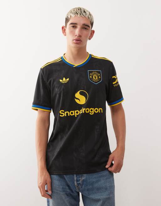 Camiseta negra y dorada con diseño de la tercera equipación del Manchester United 25/26 de adidas Football