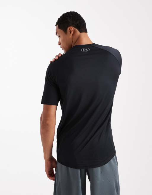 Camiseta negra y gris tintado con diseño degrado Tech de Under Armour  , 4 de 5