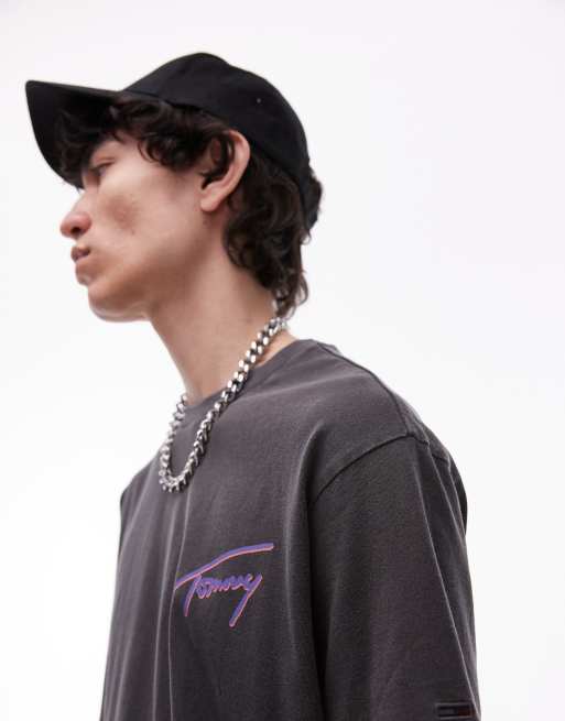 Camiseta negra y morada con estampado de firma en la espalda de Tommy Jeans, 3 de 4