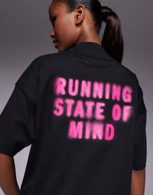 Camiseta negra y rosa con estampado en la espalda Adi365 de adidas Running, 2 de 4