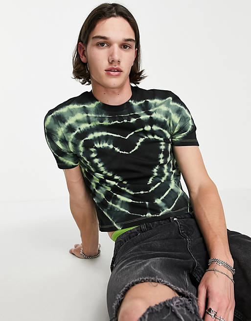 Hombre Other | Camiseta negra y verde de corte entallado efecto encogido con estampado de corazón tie dye estilo años 90 de ASOS DESIGN - YW42125