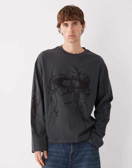 Camiseta negro apagado de corte cuadrado con gráfico 