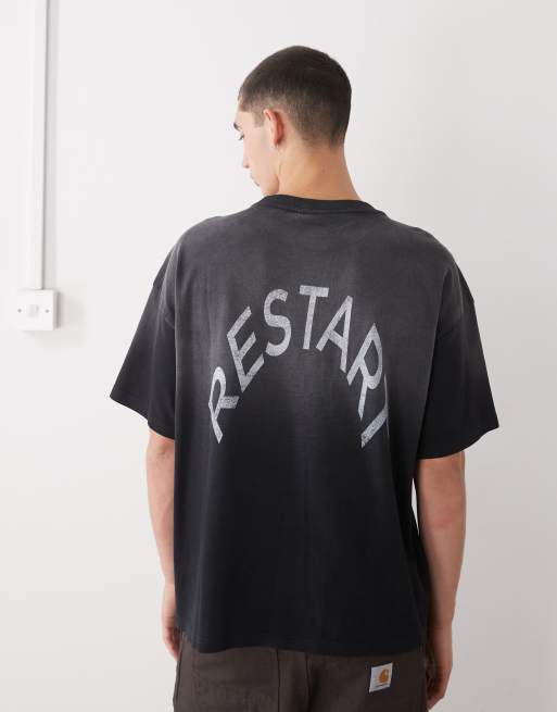 Camiseta negro descolorido de corte cuadrado con estampado gráfico 