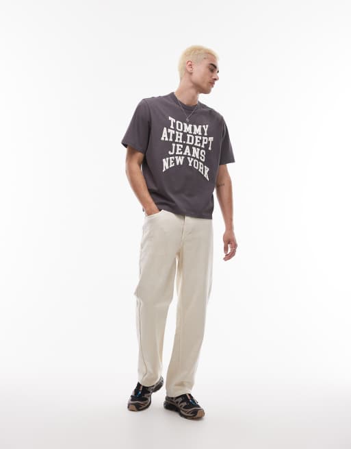 Camiseta negro lavado extragrande con logo universitario de Tommy Jeans, 2 de 4