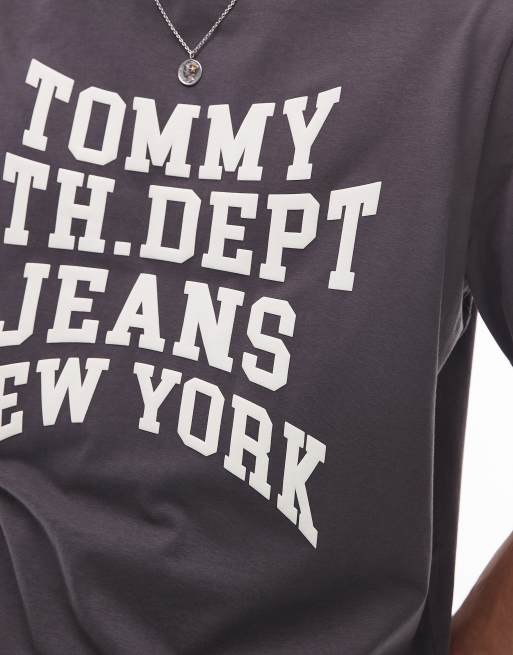 Camiseta negro lavado extragrande con logo universitario de Tommy Jeans, 4 de 4