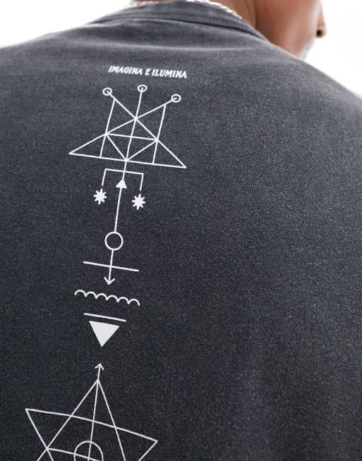 Camiseta negro lavado extragrande de manga larga con estampado celestial en la espalda de ASOS DESIGN, 3 de 4