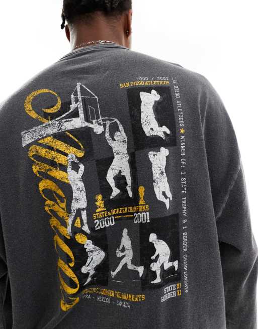Camiseta negro lavado extragrande de manga larga con estampado de baloncesto en la espalda de ASOS DESIGN, 3 de 4