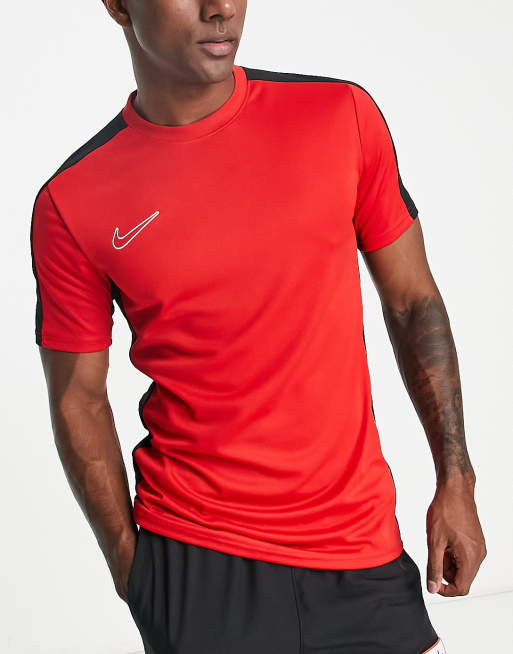 Camiseta roja con diseño de paneles Dri-FIT de Nike Football | ASOS