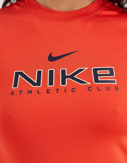 Camiseta roja con diseño encogido y estampado gráfico universitario de Nike, 3 de 4