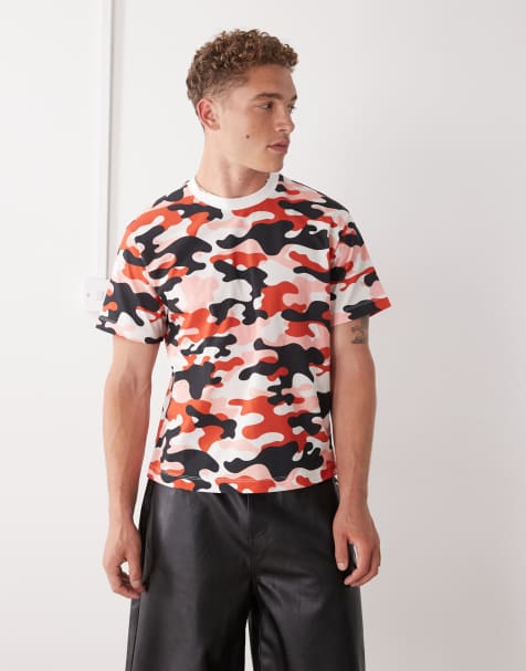 Camiseta roja de corte slim con estampado de camuflaje de COLLUSION - view 1