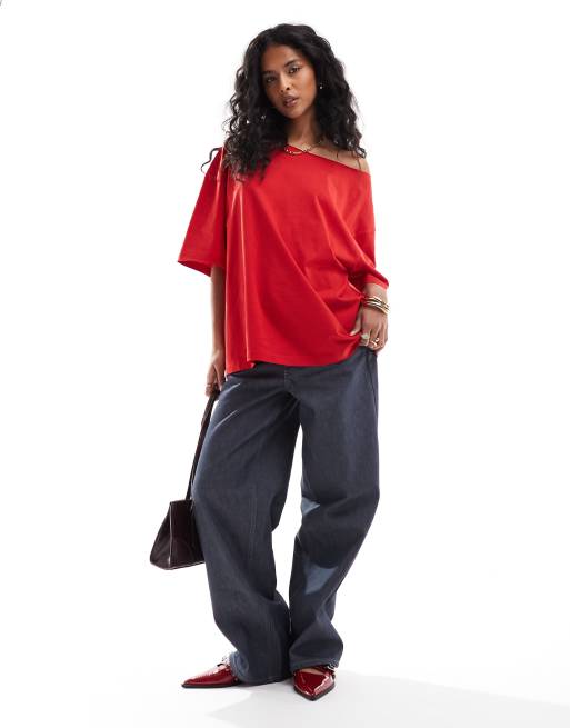Camiseta roja holgada con hombro descubierto de ASOS DESIGN ASOS