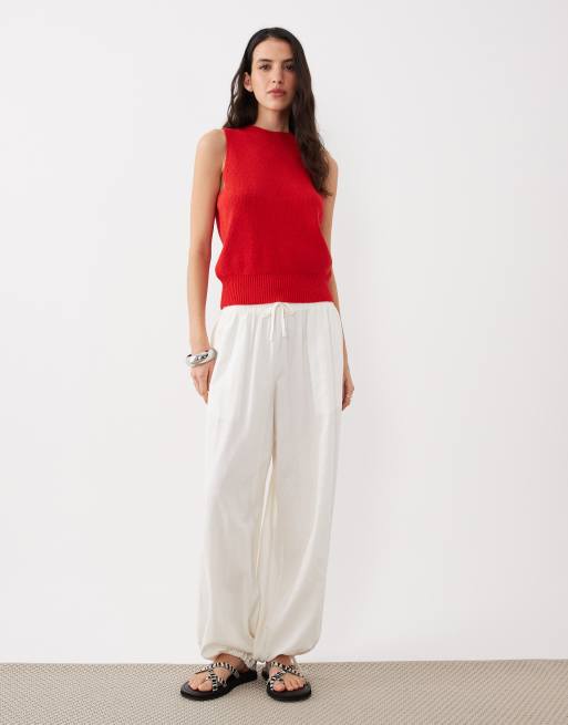 Camiseta roja sin mangas de canalé texturizado de ASOS DESIGN, 2 de 4