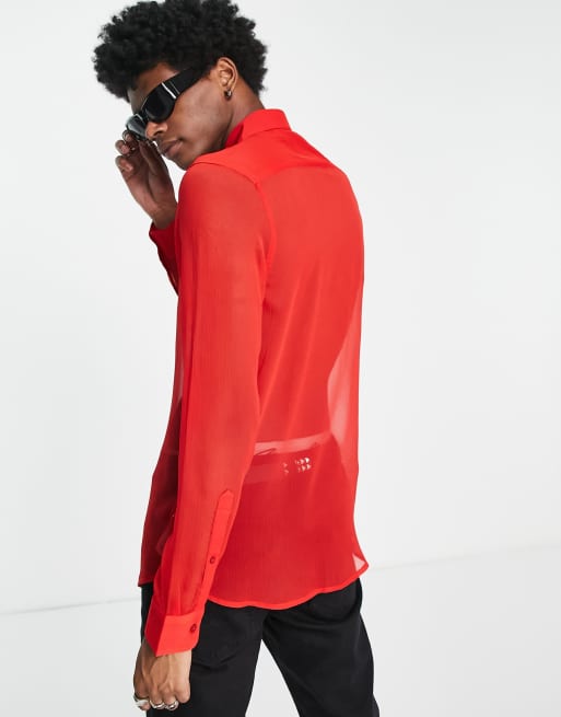 Camiseta roja transparente con detalle de volantes en la parte