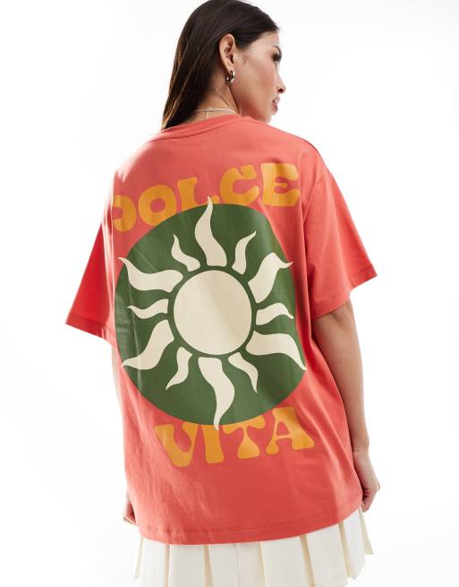 Camiseta rojo lavado extragrande con estampado 