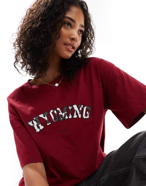 Camiseta rojo vino extragrande con estampado gráfico 