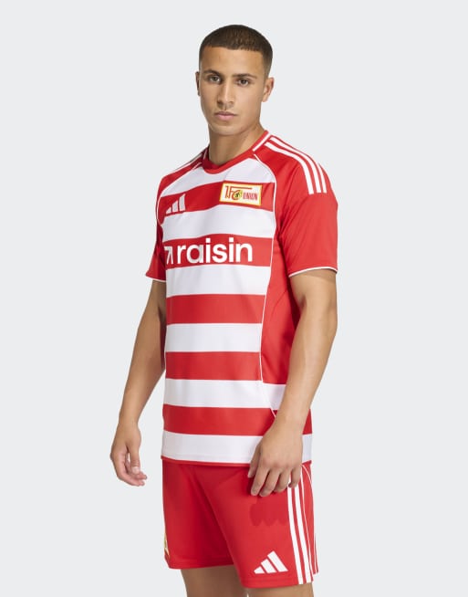 Camiseta rojo vívido y blanca con diseño de la primera equipación del 1. FC Union Berlin de la temporada 25/26 de adidas Performance