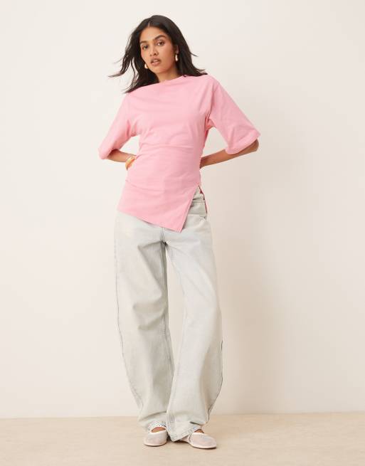 Camiseta rosa con cintura entallada y bajo asimétrico de ASOS DESIGN, 3 de 4