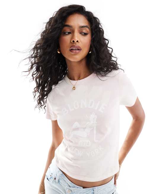 Camiseta rosa con diseño encogido, estampado tie dye y diseño gráfico con licencia de Blondie de ASOS DESIGN