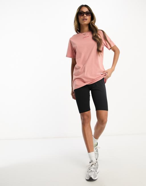 Camiseta rosa de corte boyfriend con logo en el centro de Berghaus