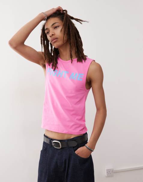 Camiseta rosa de corte slim sin mangas para festivales con estampado de texto "Fight Me" de COLLUSION - view 1