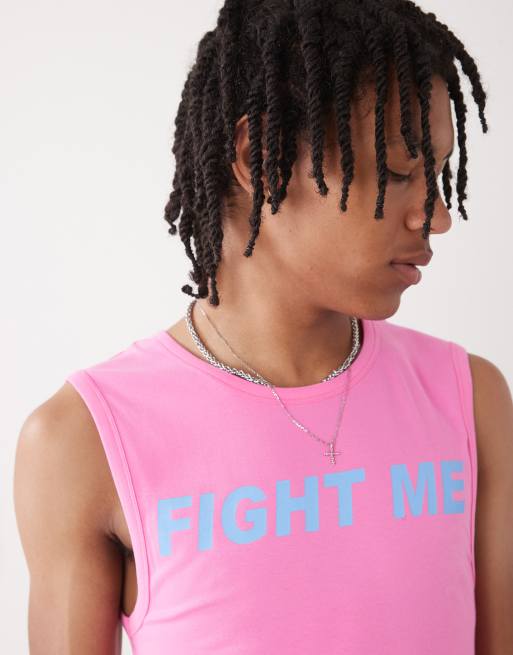 Camiseta rosa de corte slim sin mangas para festivales con estampado de texto "Fight Me" de COLLUSION, 2 de 4