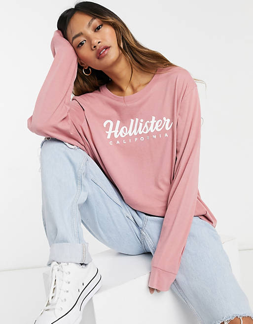 Camiseta rosa de manga larga con logo en la parte delantera de Hollister