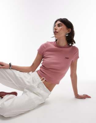 Camiseta rosa lavado con logo de texto en el pecho de Tommy Jeans - view 1