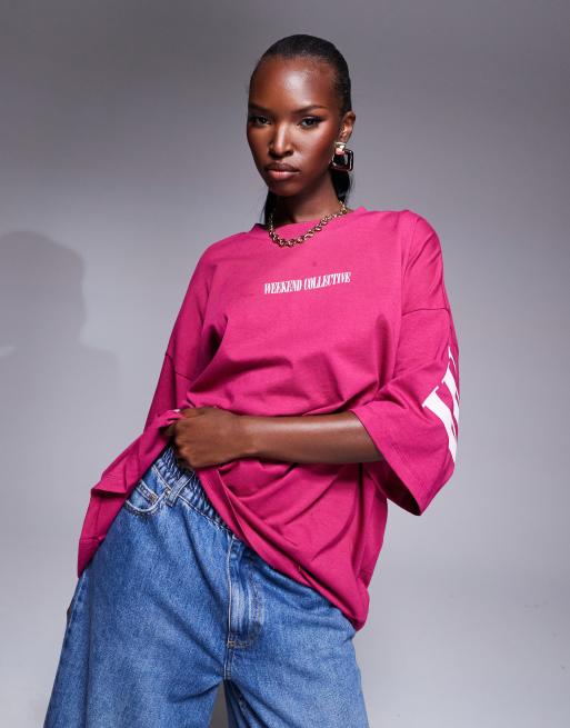Camiseta rosa oscuro extragrande con logo apilado en la espalda Icon de Weekend Collective, 2 de 4