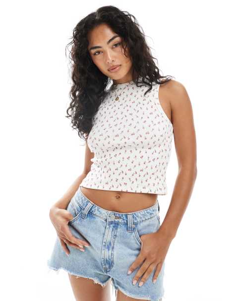 Camiseta sin mangas con estampado de florecitas rosas y espalda de nadadora de Miss Selfridge - view 1
