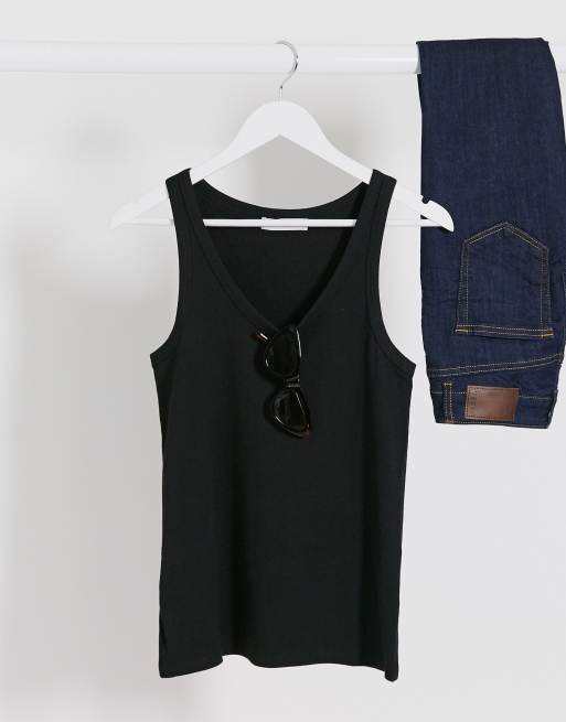 Camiseta sin mangas de canalé con cuello ancho en negro de Mango