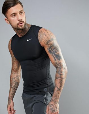 En cualquier momento Acechar Plisado Camiseta sin mangas negra con diseño de compresión 703092-010 de Nike  Training | ASOS