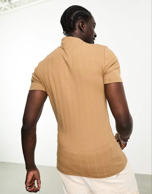 Camiseta tostada ajustada con cuello alzado y cremallera de canalé de ASOS DESIGN, 2 de 4