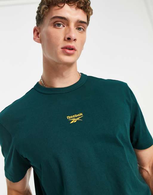 recibo Por lo tanto Popular Camiseta verde bosque con logo pequeño de Reebok Classics | ASOS