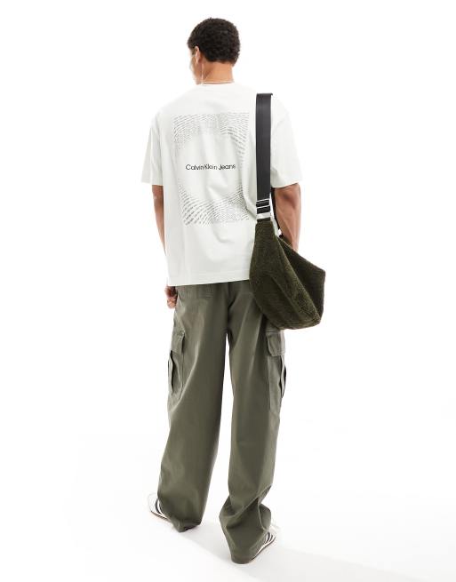 Camiseta verde claro con recuadro del logo Frequency de Calvin Klein Jeans, 3 de 4