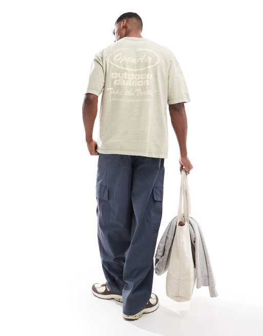 Camiseta verde claro lavado extragrande con texto 