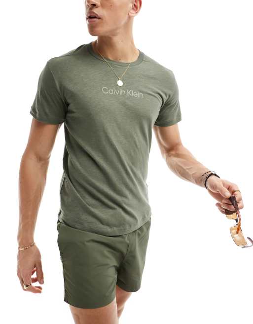 Camiseta verde con cuello redondo y logo Lifestyle de Calvin Klein