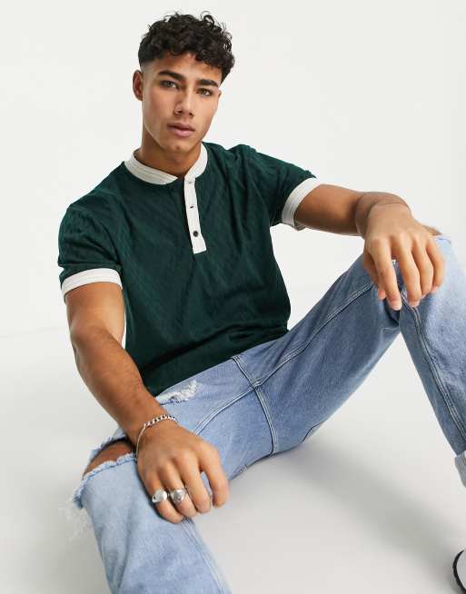 Camiseta verde con cuello y puños en contraste de tejido texturizado de ASOS DESIGN, 2 de 4