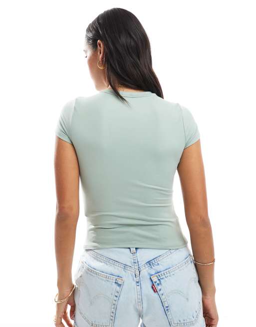 Camiseta verde con diseño encogido largo de Hollister, 4 de 4