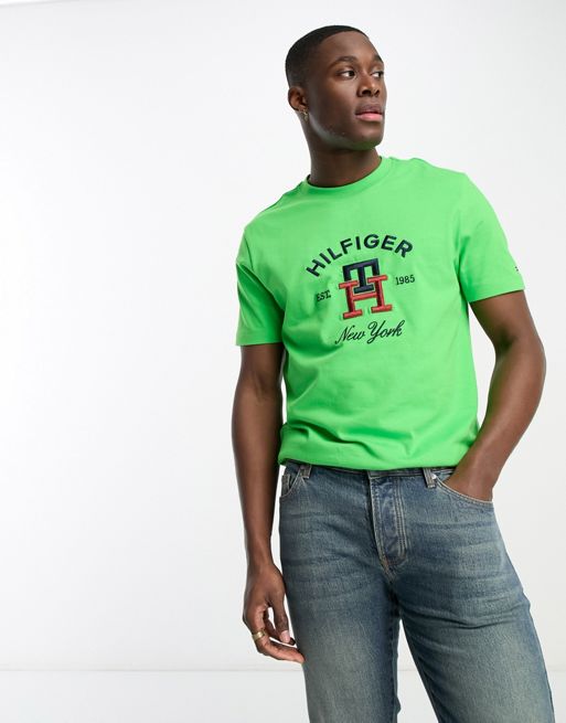 Camiseta verde con estampado gráfico del logo en el centro de Tommy Hilfiger
