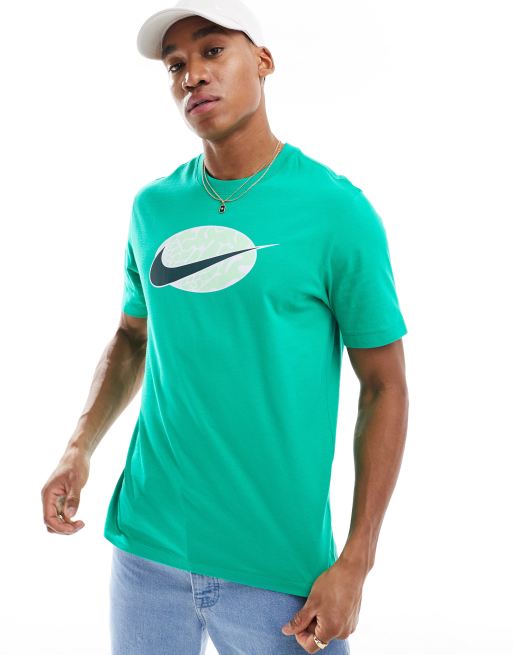 Camiseta verde con estampado gráfico y logo de Nike