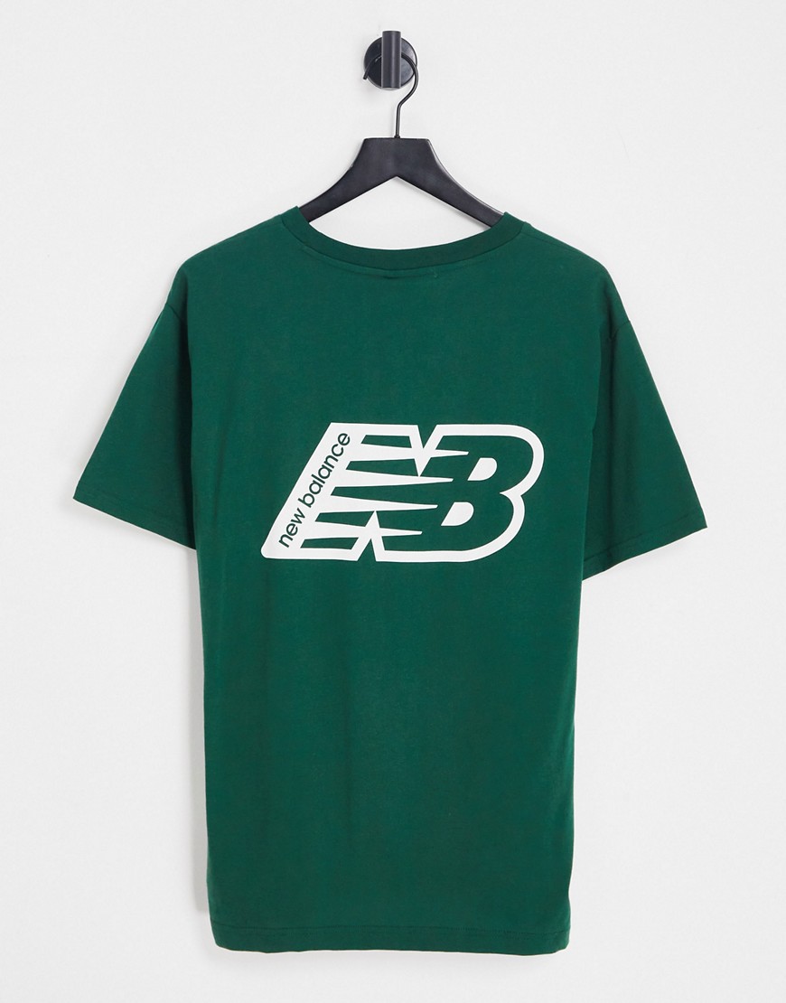 camiseta verde con logo estampado en la espalda de new balance