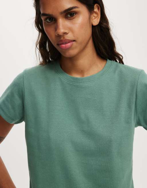 Camiseta verde de estilo años 90 con diseño encogido de Cotton On, 2 de 4