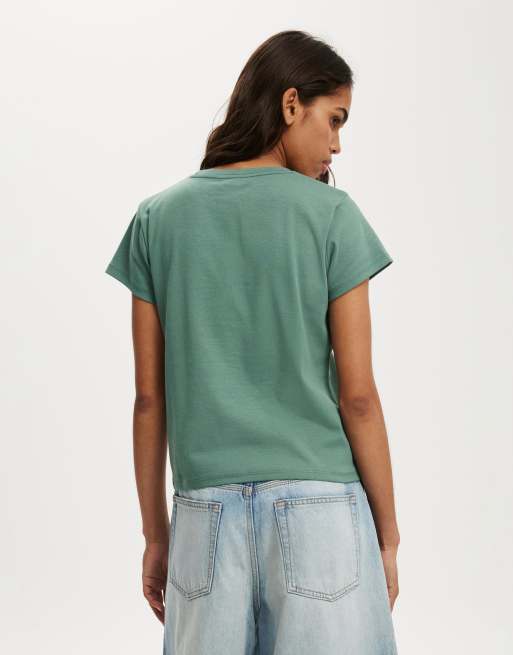 Camiseta verde de estilo años 90 con diseño encogido de Cotton On, 3 de 4