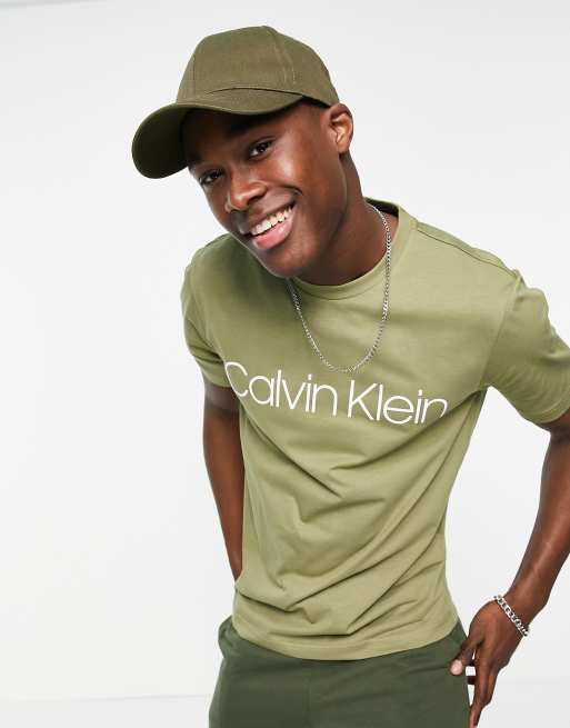 Camiseta verde delta con logo grande en la parte delantera de Calvin Klein