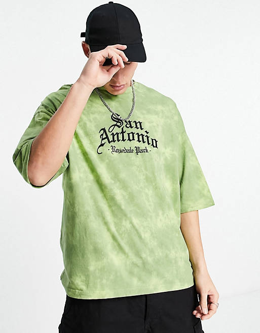 Hombre Other | Camiseta verde extragrande con lavado descolorido y estampado de ciudad en el pecho de ASOS DESIGN - KX62535