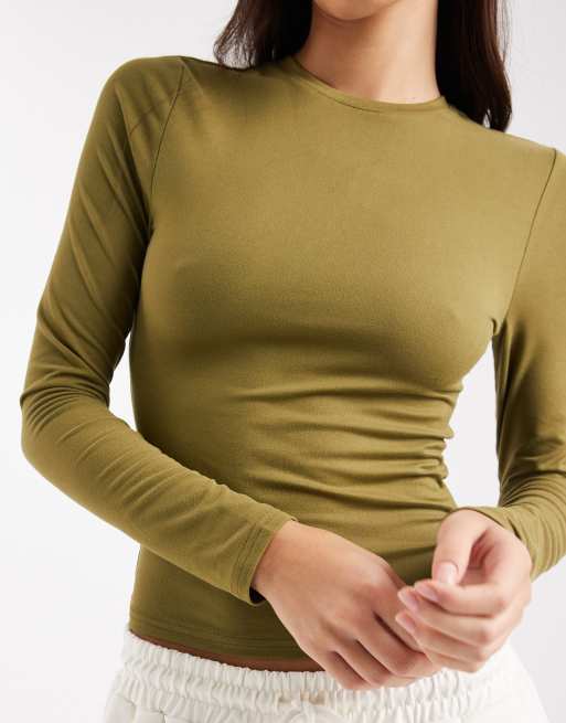 Camiseta verde oliva moldeadora de manga larga de Miss Selfridge, 3 de 4