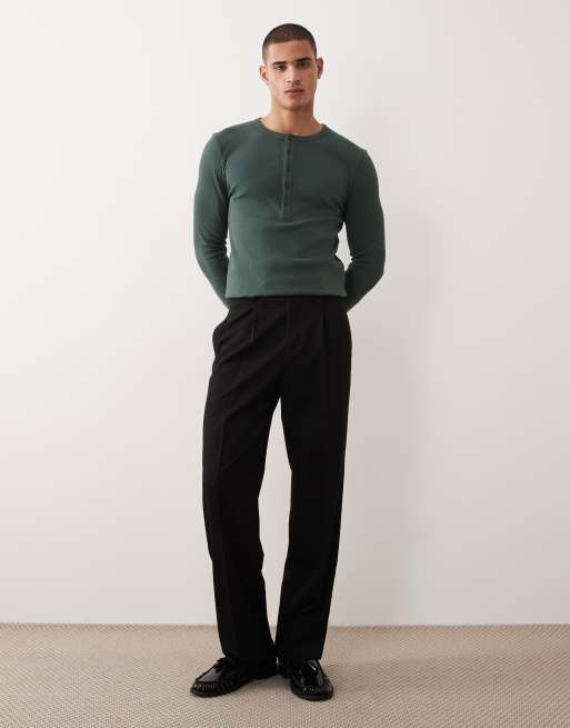 Camiseta verde oscuro ajustada de manga larga con cuello panadero de canalé de ASOS DESIGN , 2 de 5