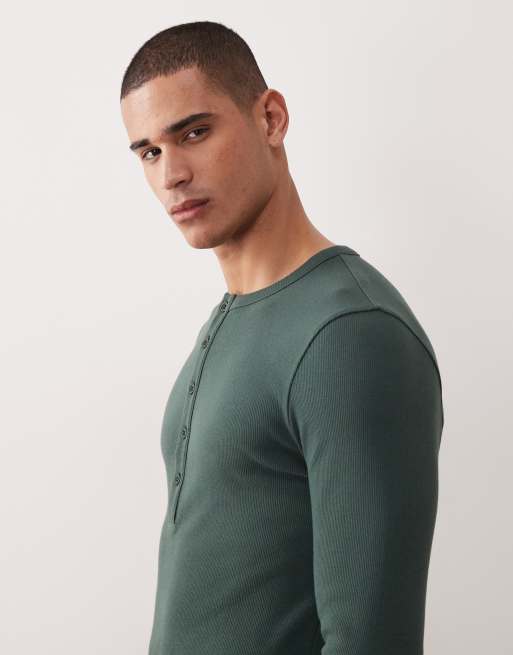 Camiseta verde oscuro ajustada de manga larga con cuello panadero de canalé de ASOS DESIGN , 4 de 5