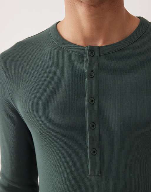 Camiseta verde oscuro ajustada de manga larga con cuello panadero de canalé de ASOS DESIGN , 5 de 5