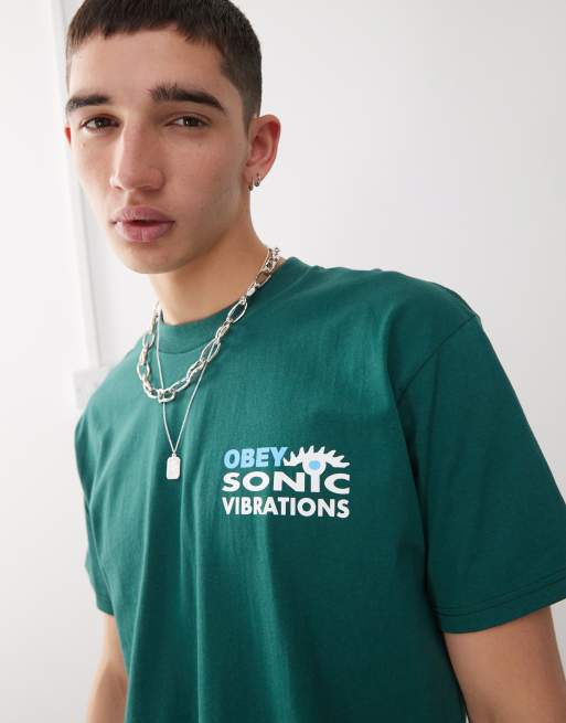 Camiseta verde oscuro con estampado en la espalda y gráfico del logo Sonic Vibrations de Obey, 3 de 4